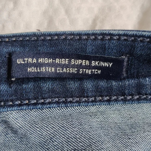 Hollister Ultra High-Rise Super Skinny Dark Wash Jeans - Picture 5 of 5